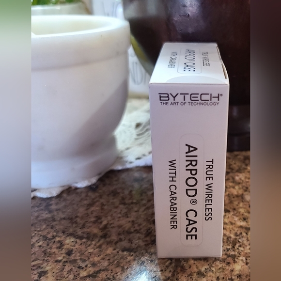 NIB Rainbow Airpods Case with Carabiner(Airpods 1st & 2nd Gen)* case only - Picture 2 of 3